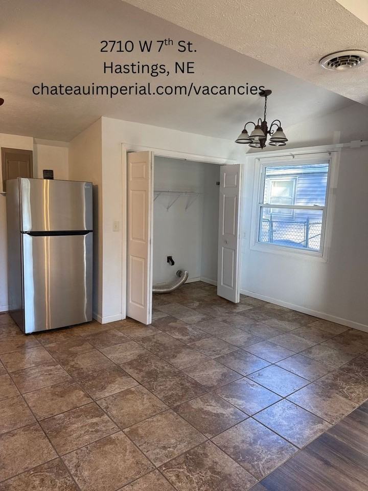 2710 West 7th Street - Photo 3 of 12