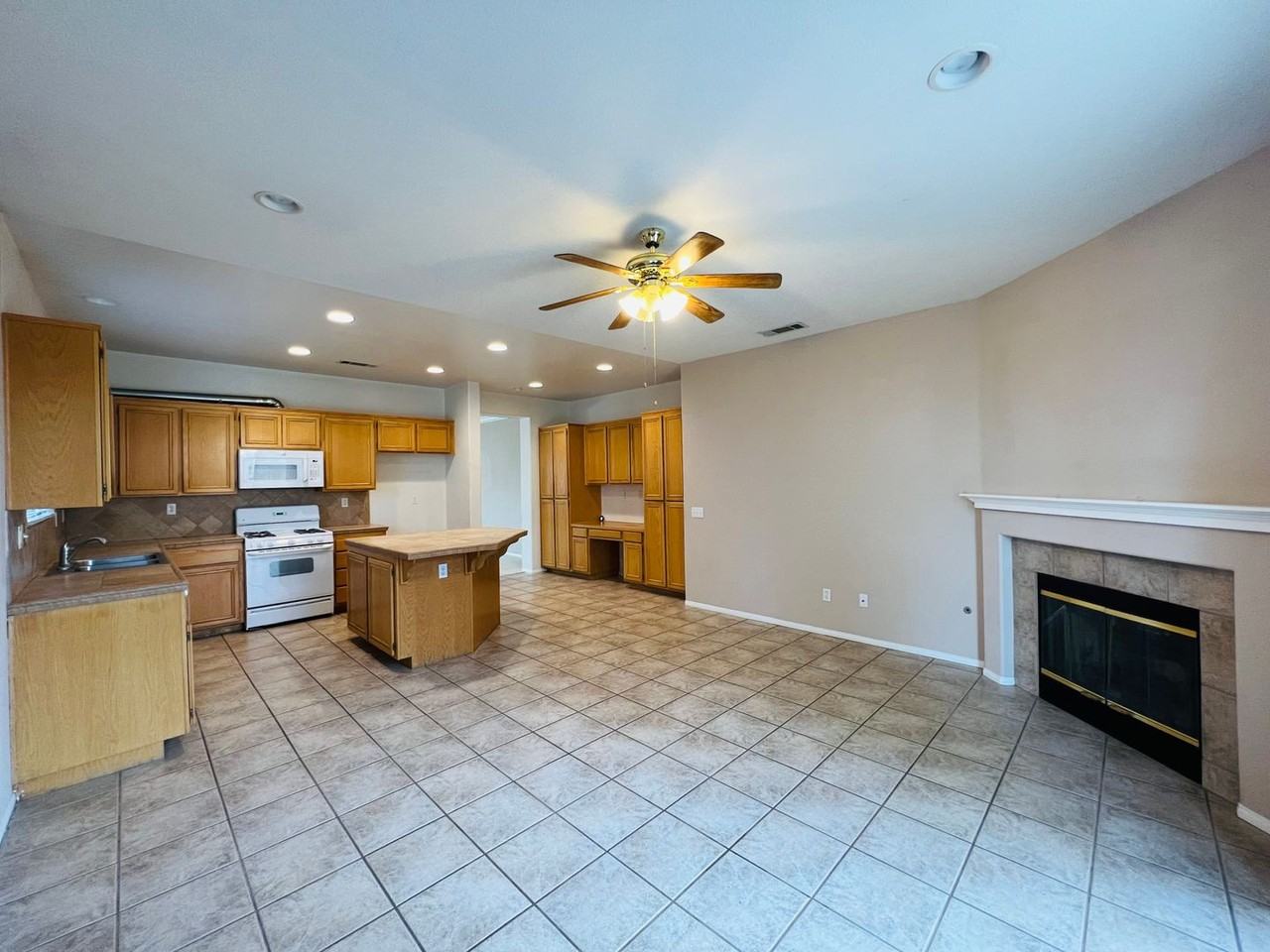 13278 Luna Rd - Photo 4 of 19