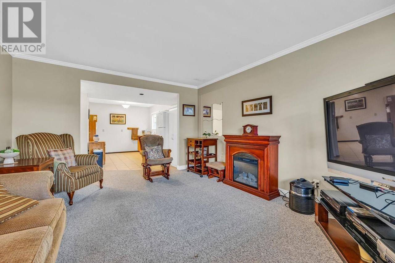 12124 Blossom St - Photo 6 of 11