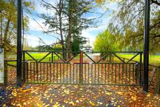 25450 Robertson Crescent - Photo 1 of 1