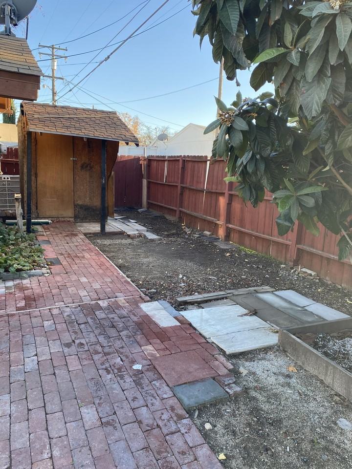 519 15th Street 1/2 - Photo 4 of 19