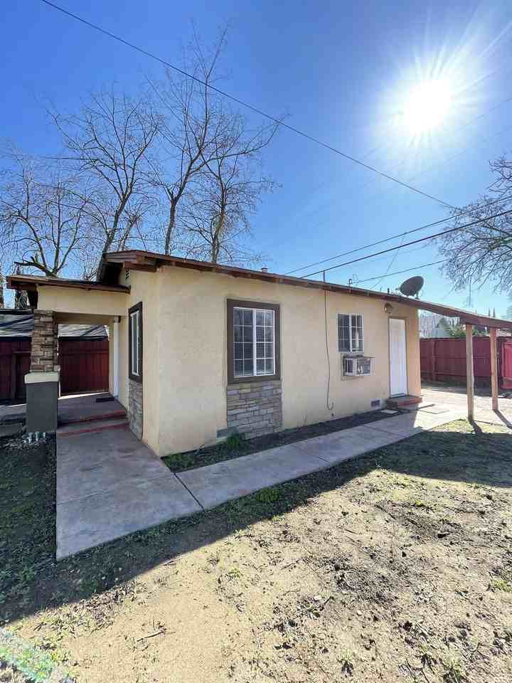 519 15th Street 1/2 - Photo 5 of 19
