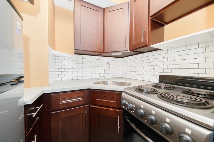 432 East 88th Street - Photo 3 of 7