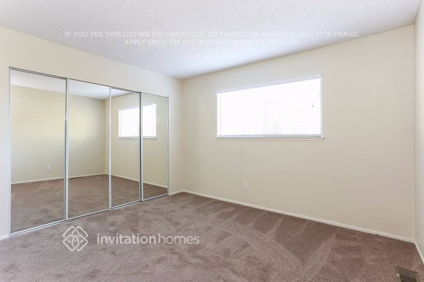 716 Whispering Bay Ln - Photo 2 of 7