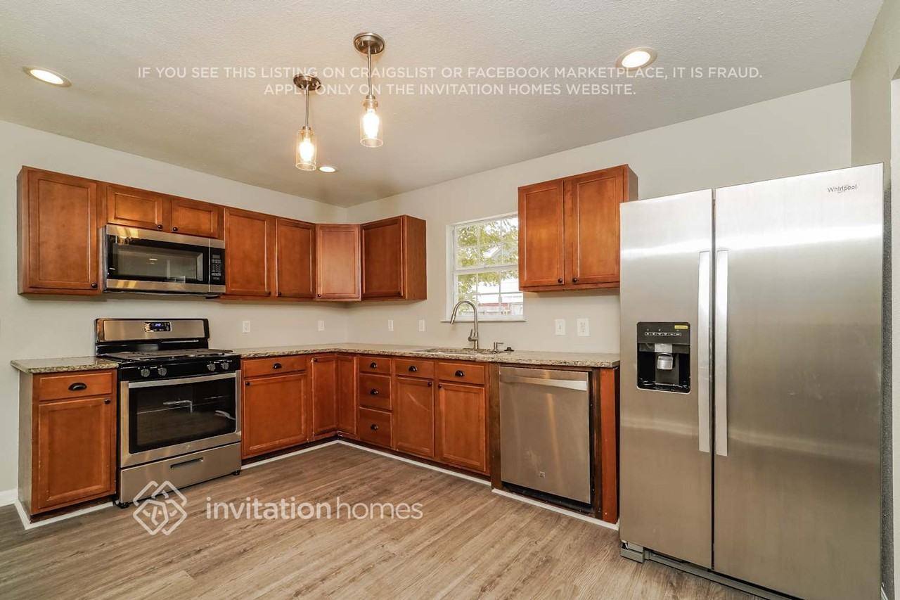 221 Ellis St - Photo 6 of 17