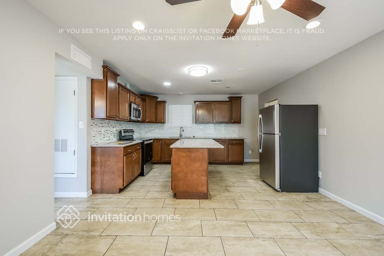 14826 North 38th Street - Photo 5 of 16