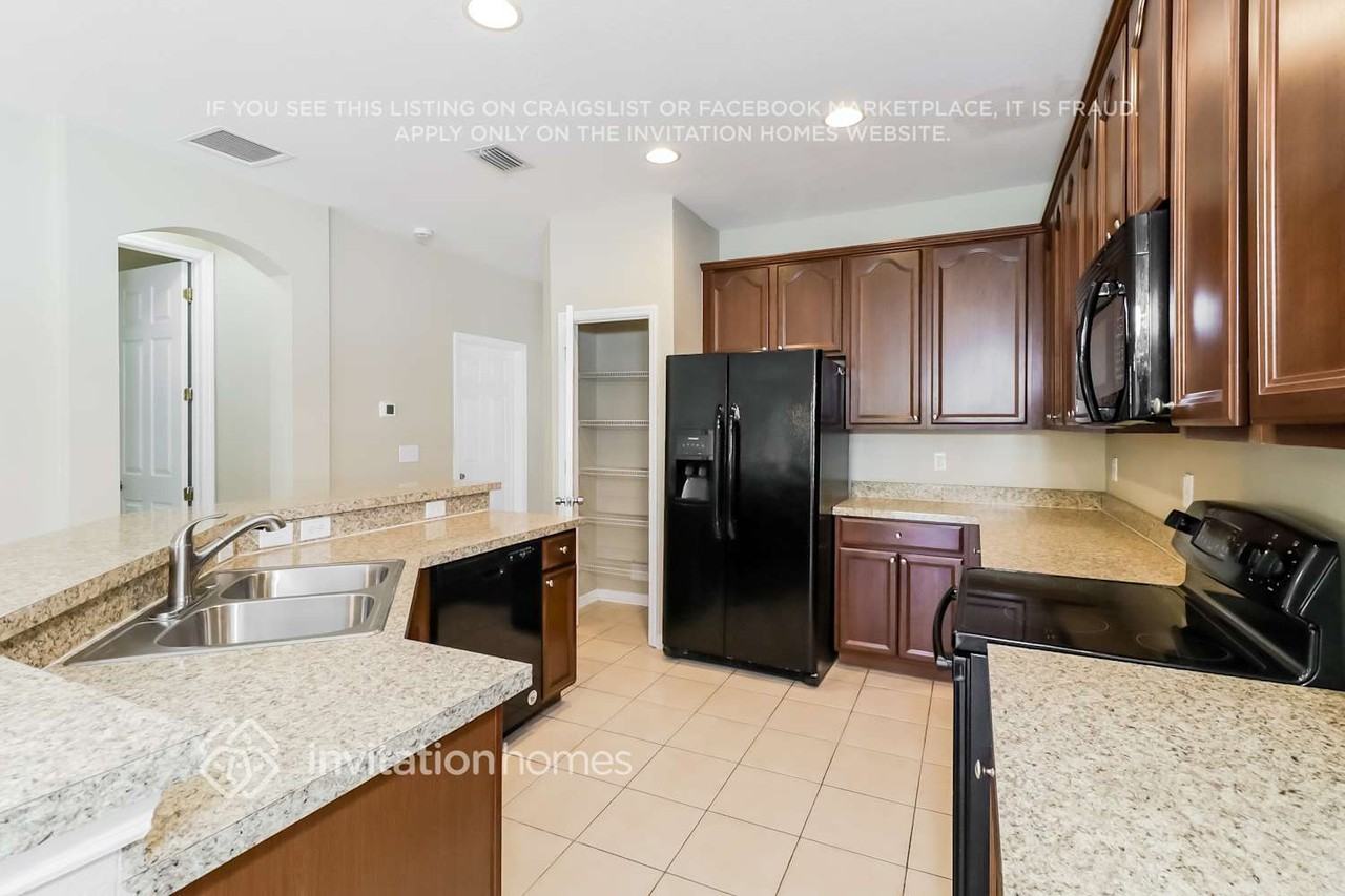 6215 Desert Peace Ave - Photo 7 of 17