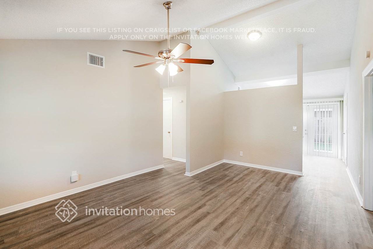 10104 Enchanted Oaks Court - Photo 3 of 28