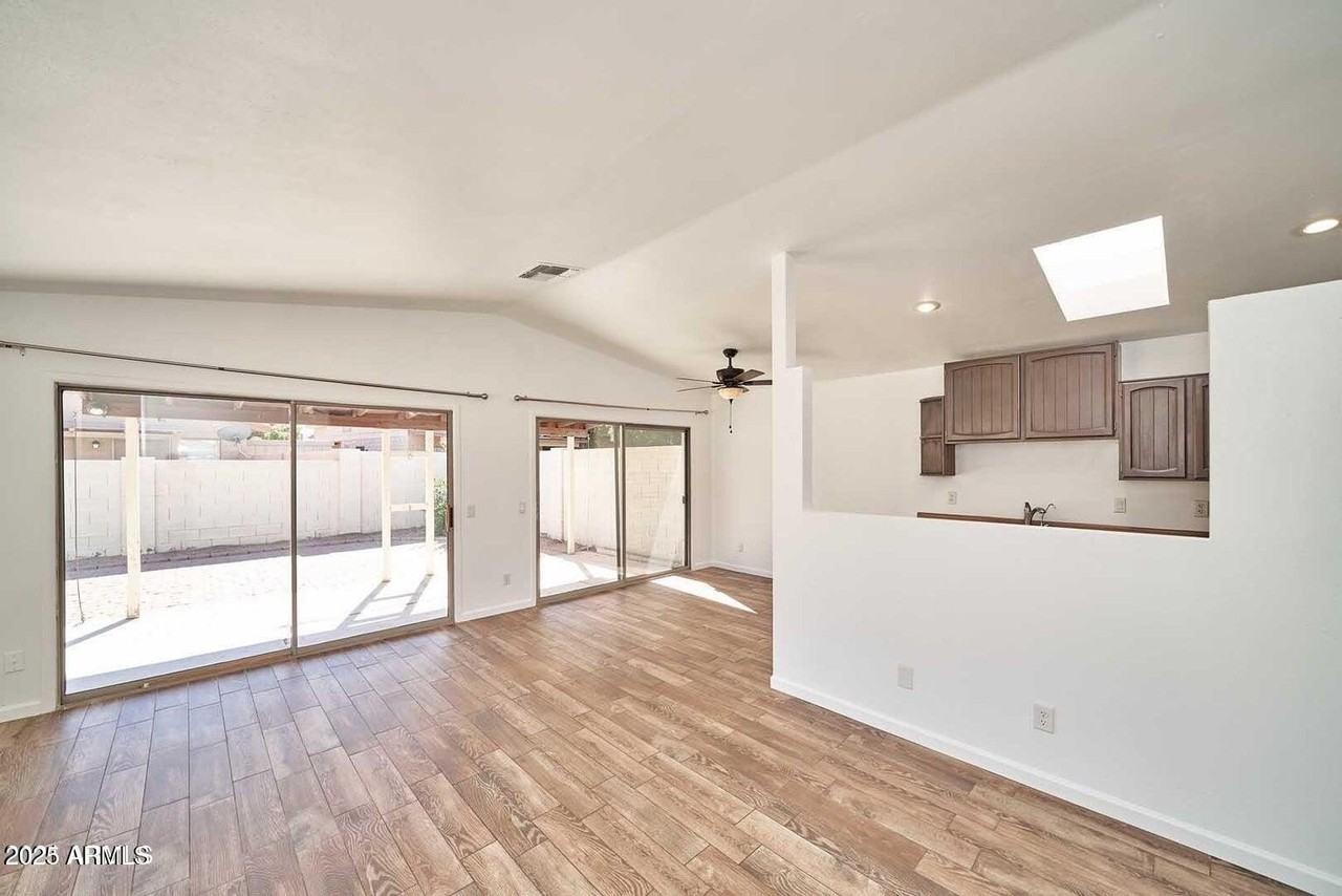 2701 W Temple St - Photo 4 of 27