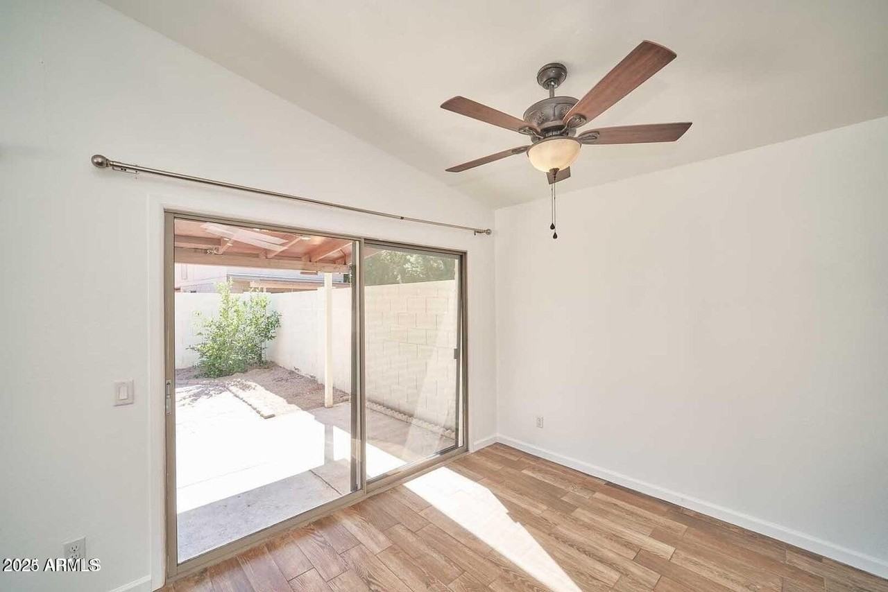 2701 W Temple St - Photo 5 of 27