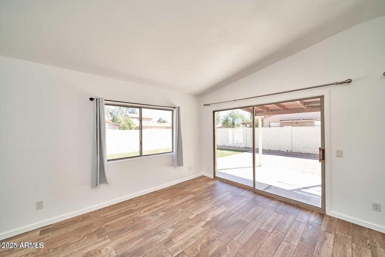 2701 W Temple St - Photo 6 of 27