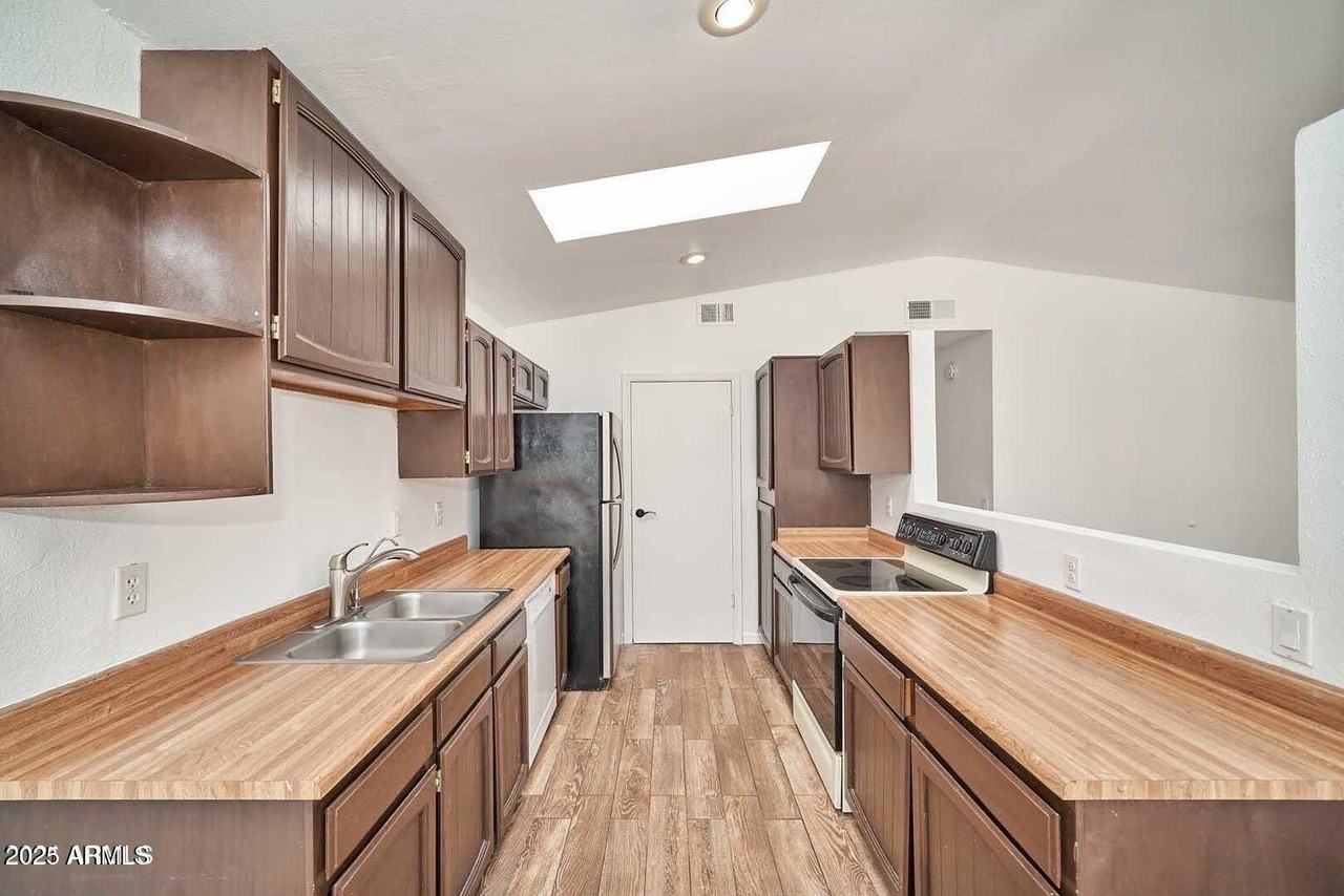 2701 W Temple St - Photo 7 of 27