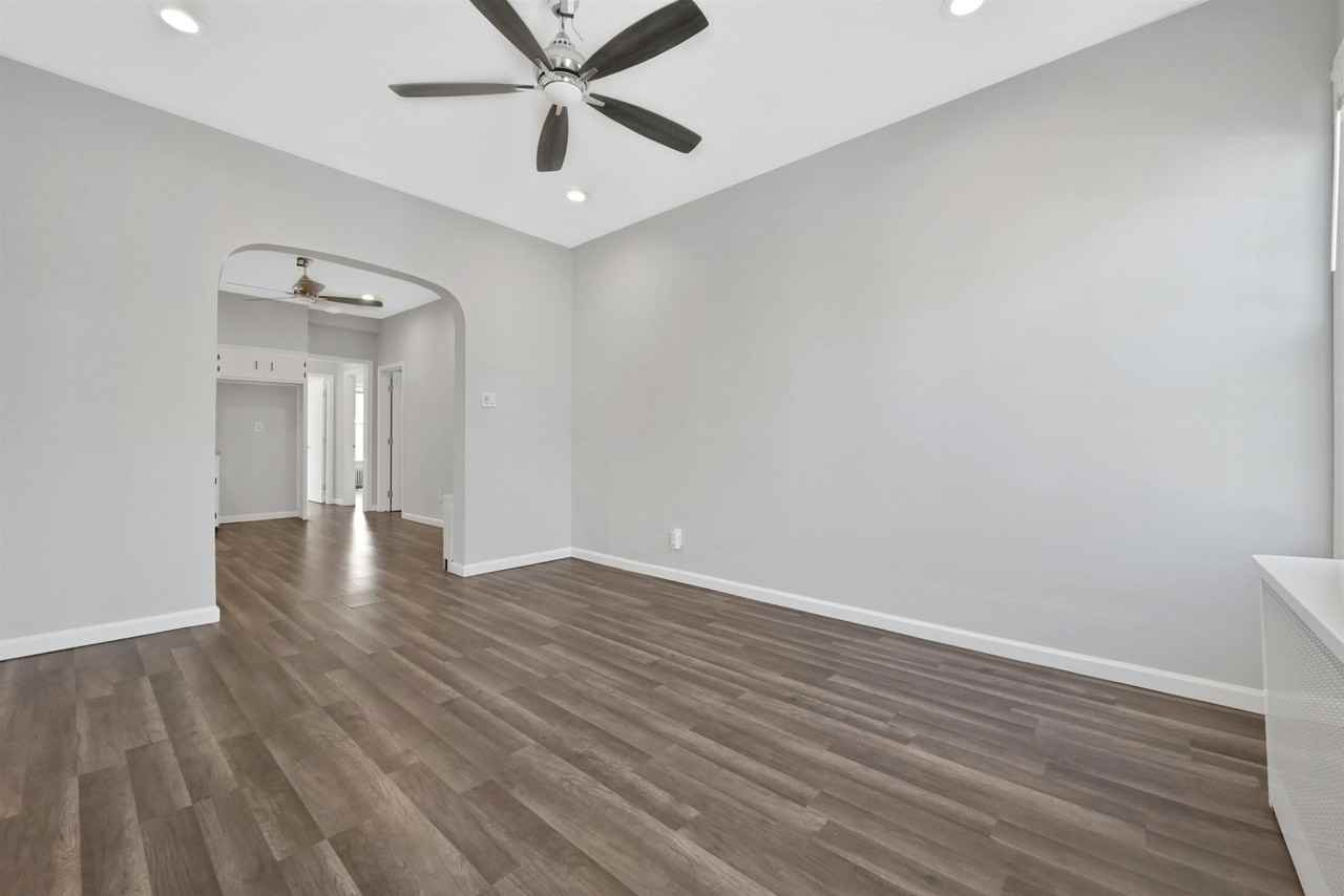 2506 West St #2 - Photo 3 of 10