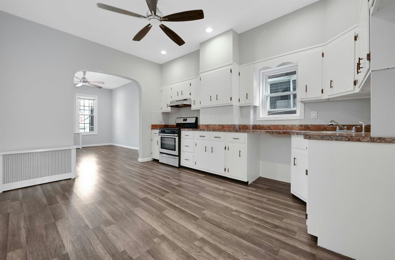 2506 West St #2 - Photo 4 of 10