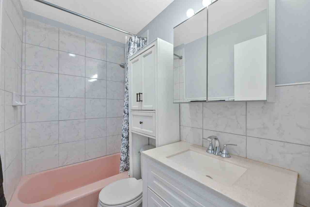 2506 West St #2 - Photo 6 of 10