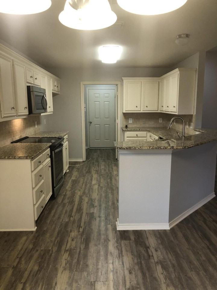 7528 84th St - Photo 7 of 20