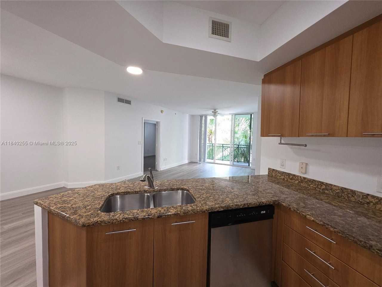 510 Nw 84th Ave #414 - Photo 2 of 25