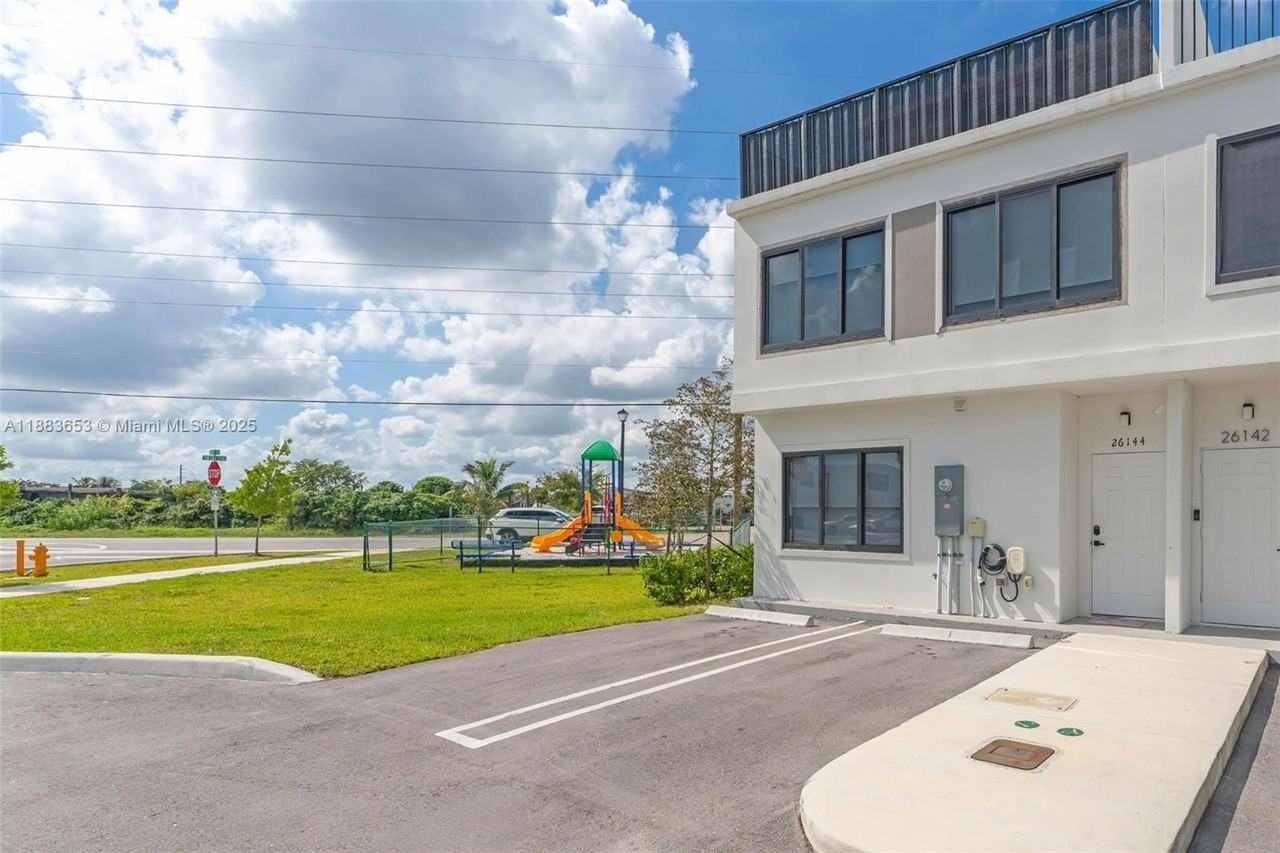 26144 Sw 146th Ct - Photo 2 of 35