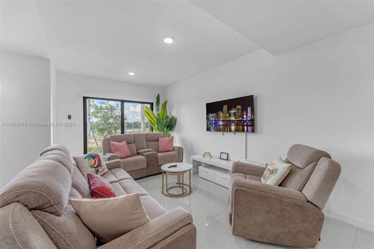 26144 Sw 146th Ct - Photo 6 of 35