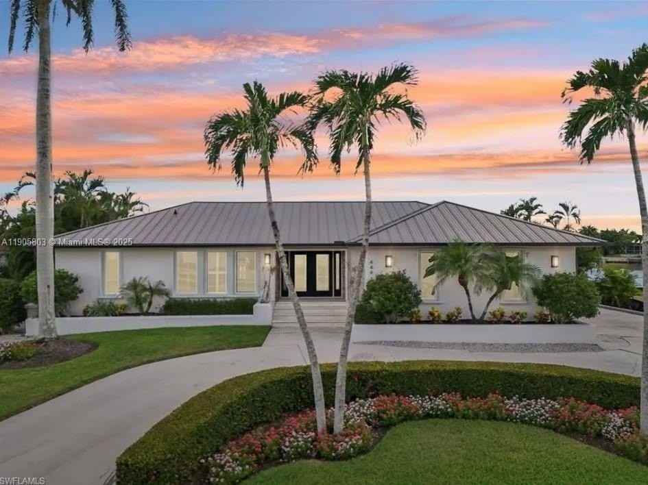 444 N Barfield Dr - Photo 2 of 44