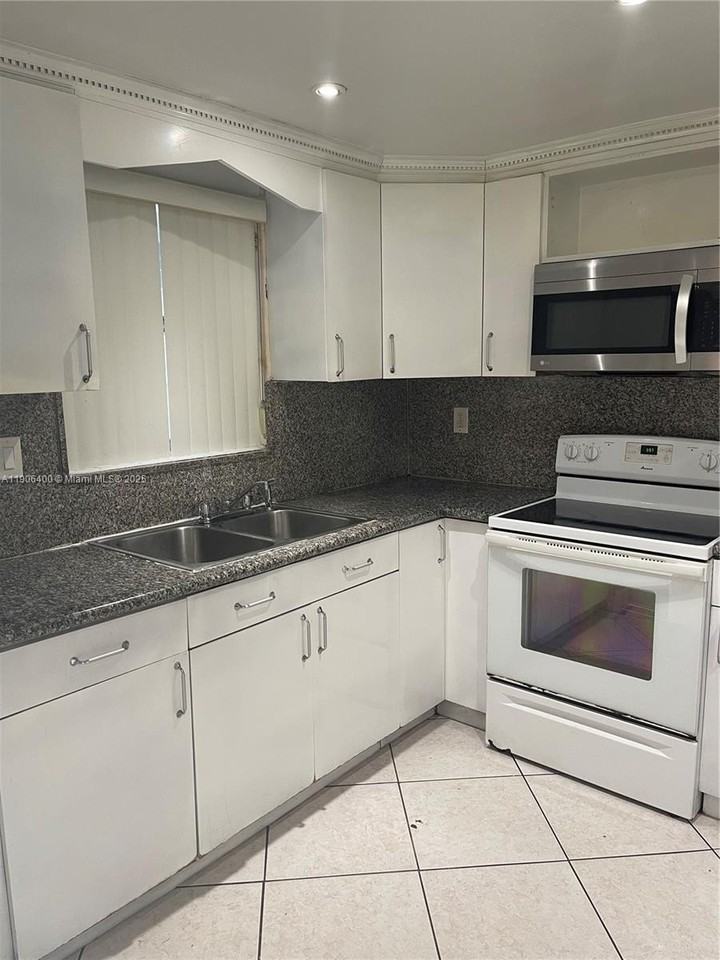 7505 Sw 82nd St #117 - Photo 3 of 22