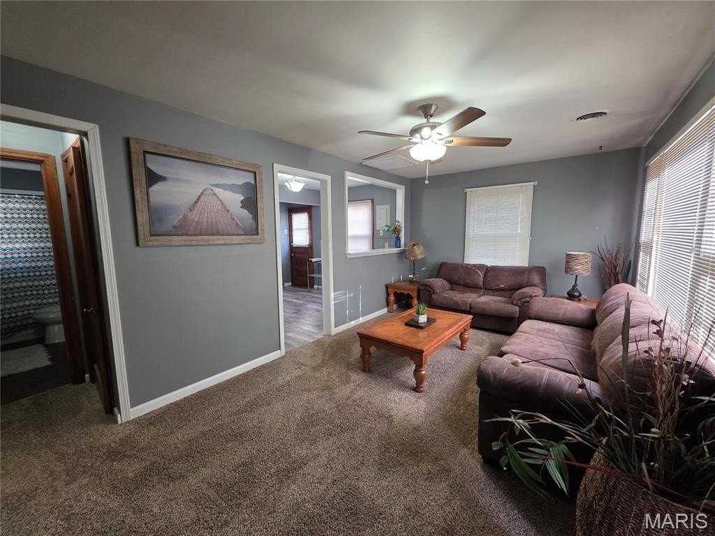 301 Washington Street - Photo 2 of 17