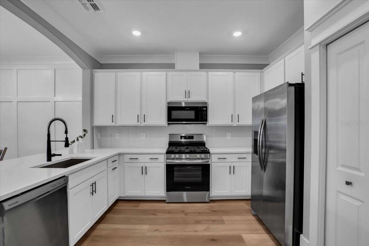 15736 Sunny Day Dr - Photo 3 of 39