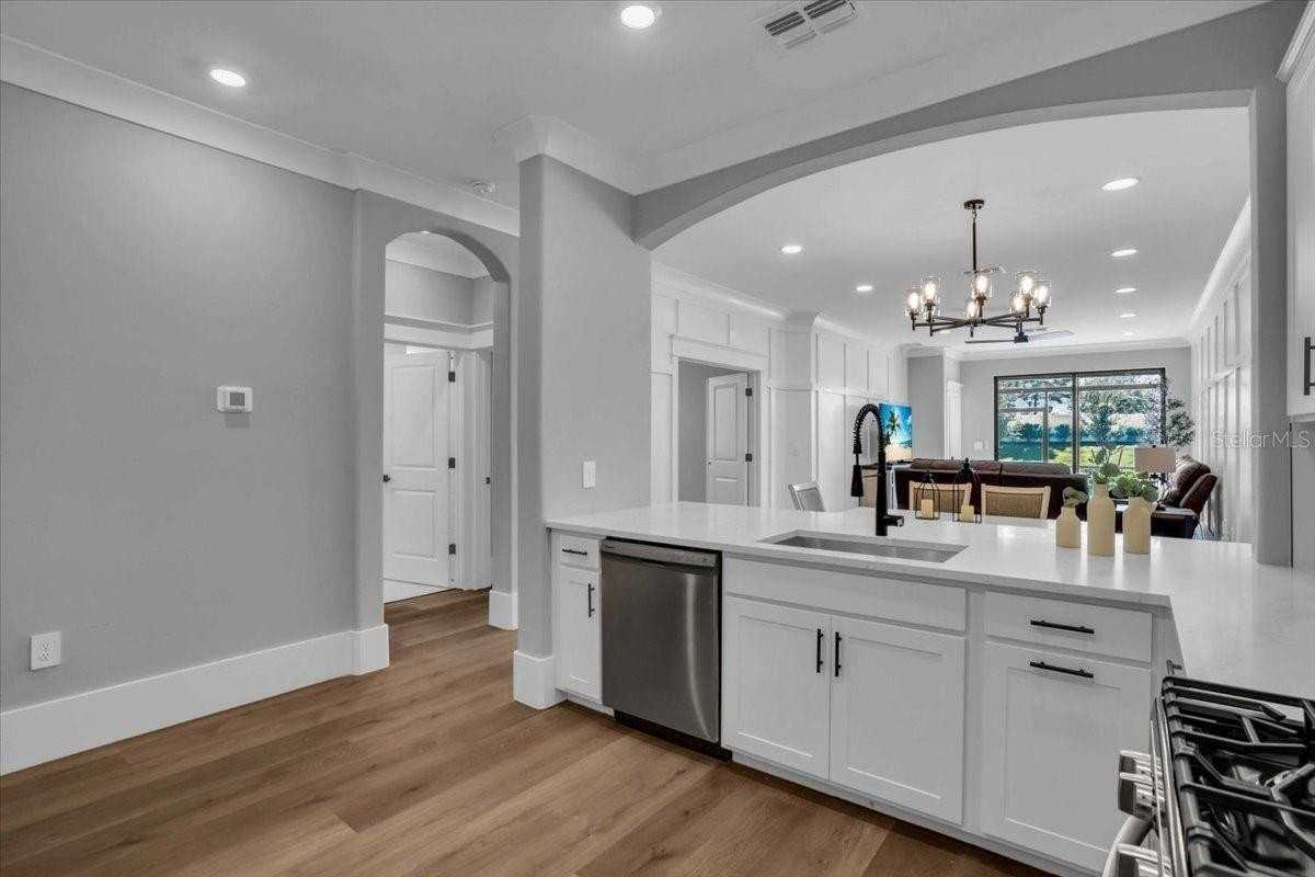 15736 Sunny Day Dr - Photo 4 of 39