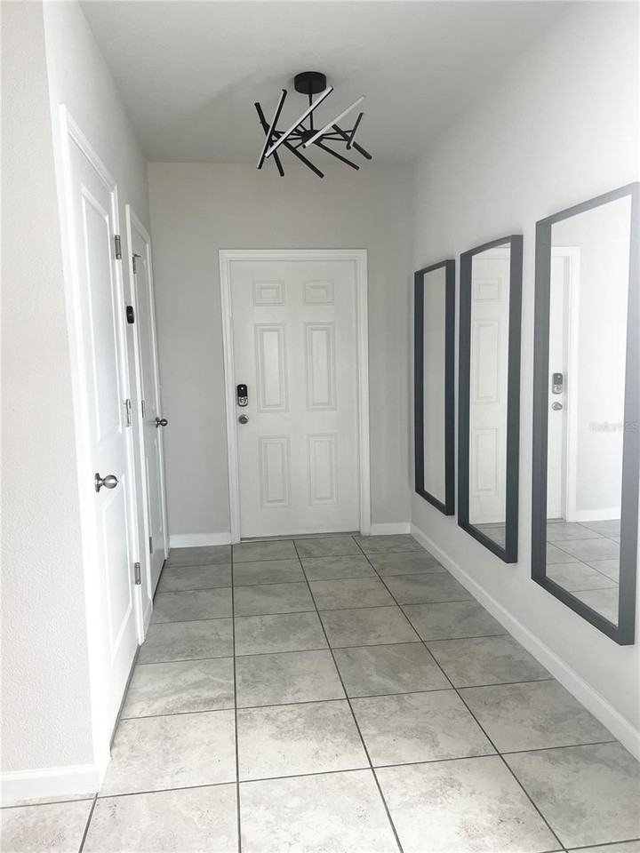 1517 Majestic Lane - Photo 2 of 7