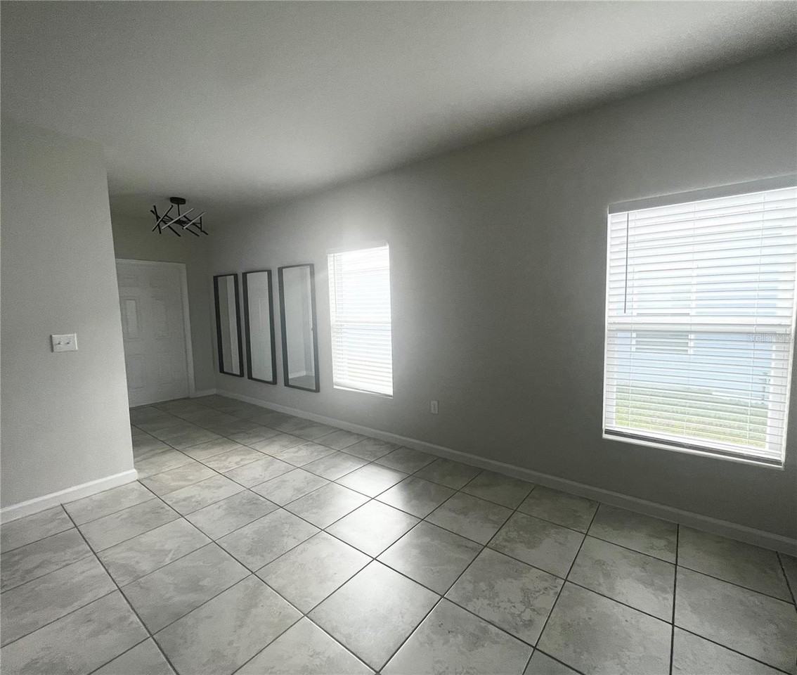 1517 Majestic Lane - Photo 3 of 7