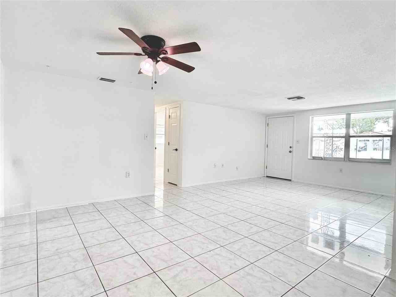 7235 Potomac Dr - Photo 3 of 23