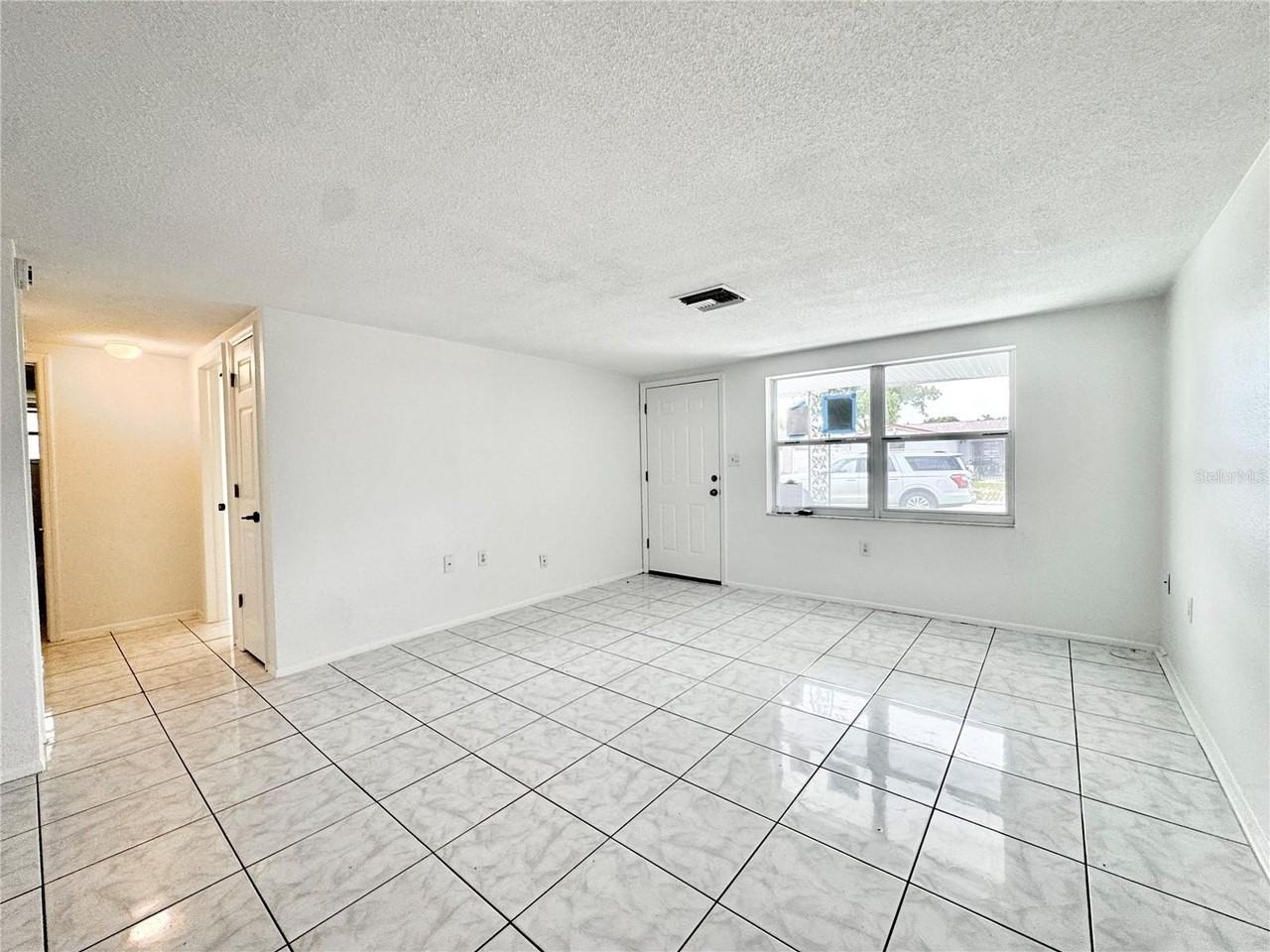 7235 Potomac Dr - Photo 4 of 23