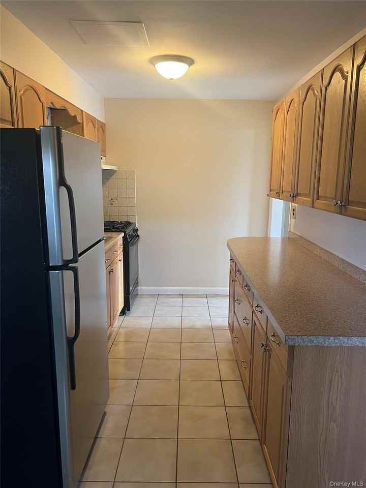 1803 Albermarle Ave - Photo 2 of 20