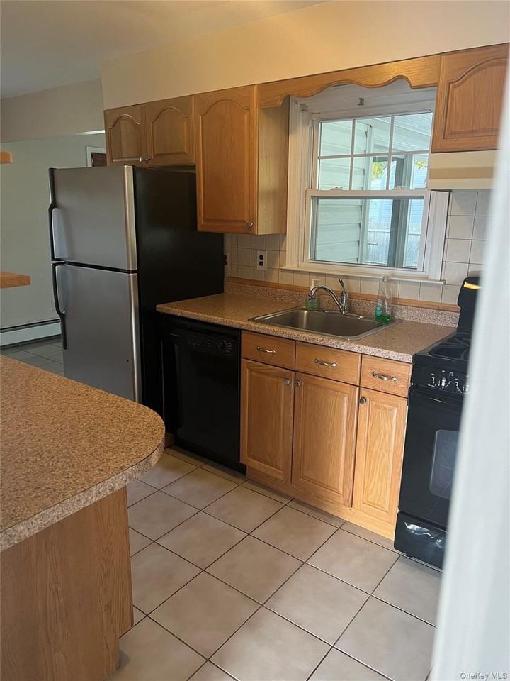 1803 Albermarle Ave - Photo 3 of 20