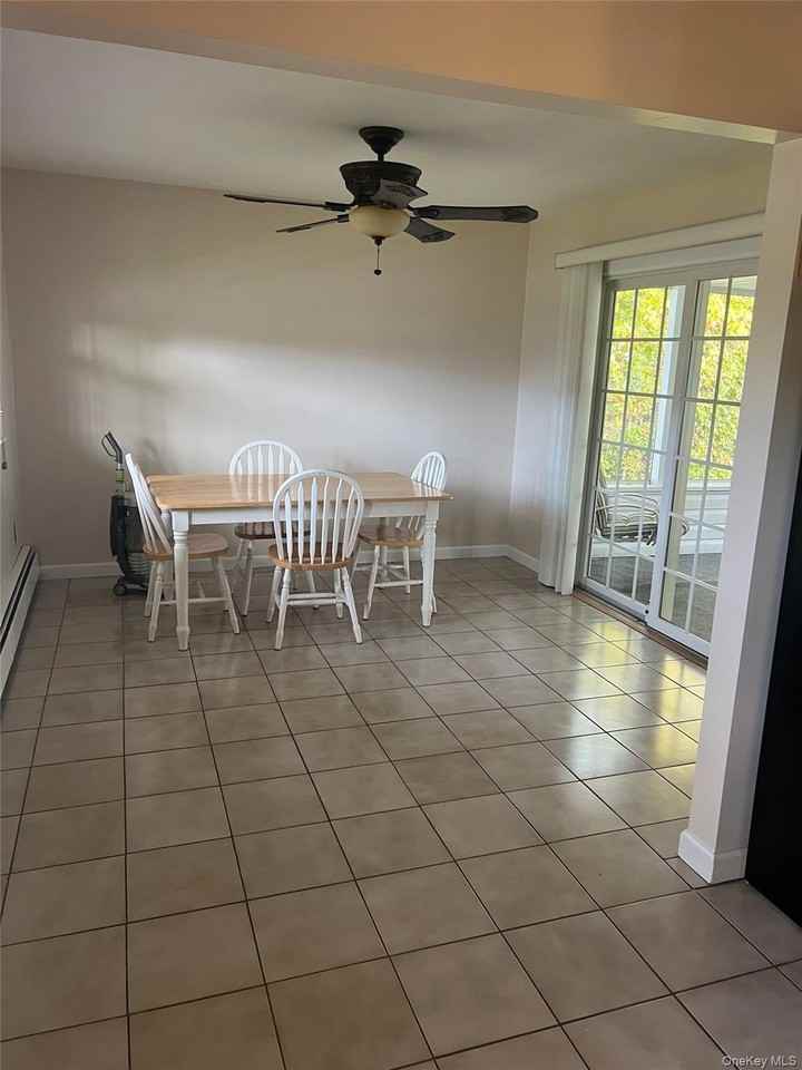 1803 Albermarle Ave - Photo 4 of 20