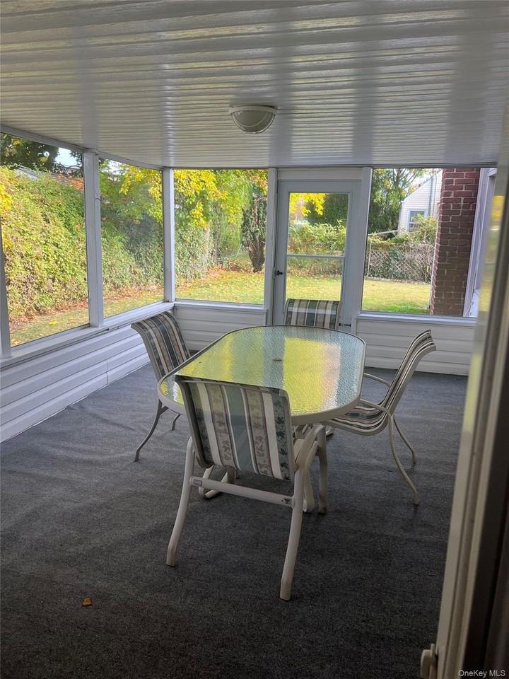 1803 Albermarle Ave - Photo 6 of 20