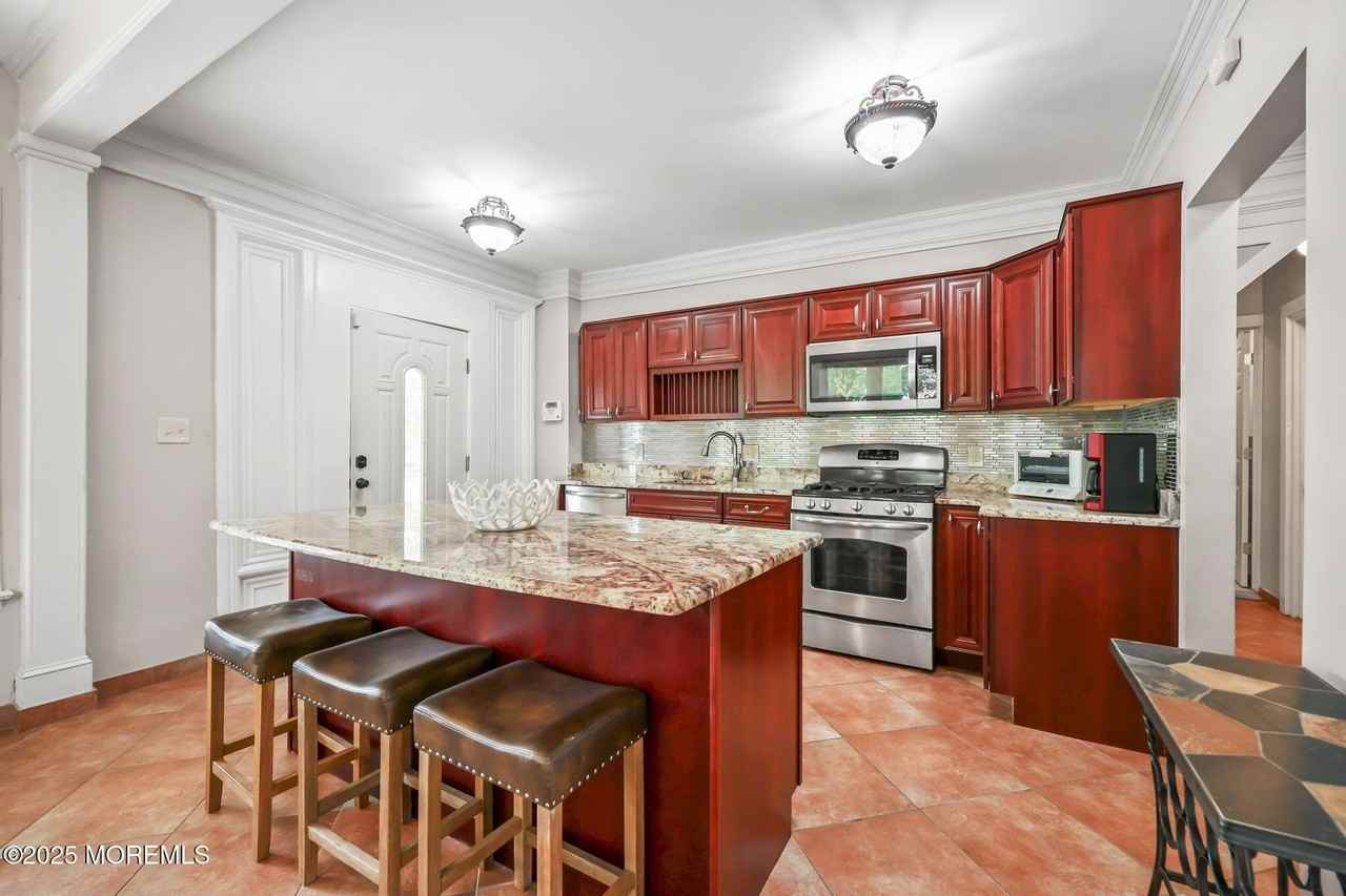 601 4th Ave #1 - Photo 6 of 19