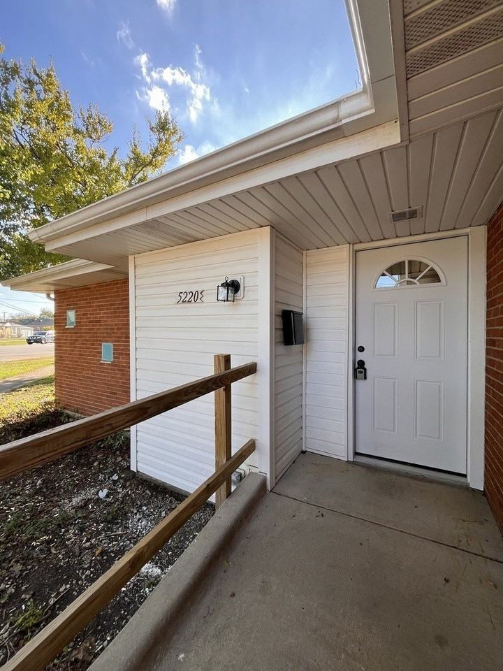 5220 State Rd - Photo 2 of 22