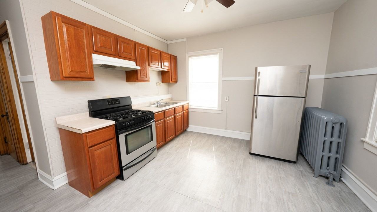 1216 N Springfield Ave #2 - Photo 3 of 9