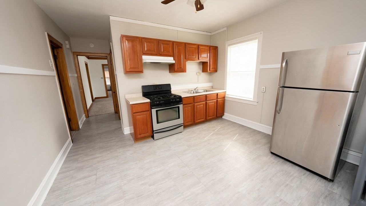 1216 N Springfield Ave #2 - Photo 4 of 9