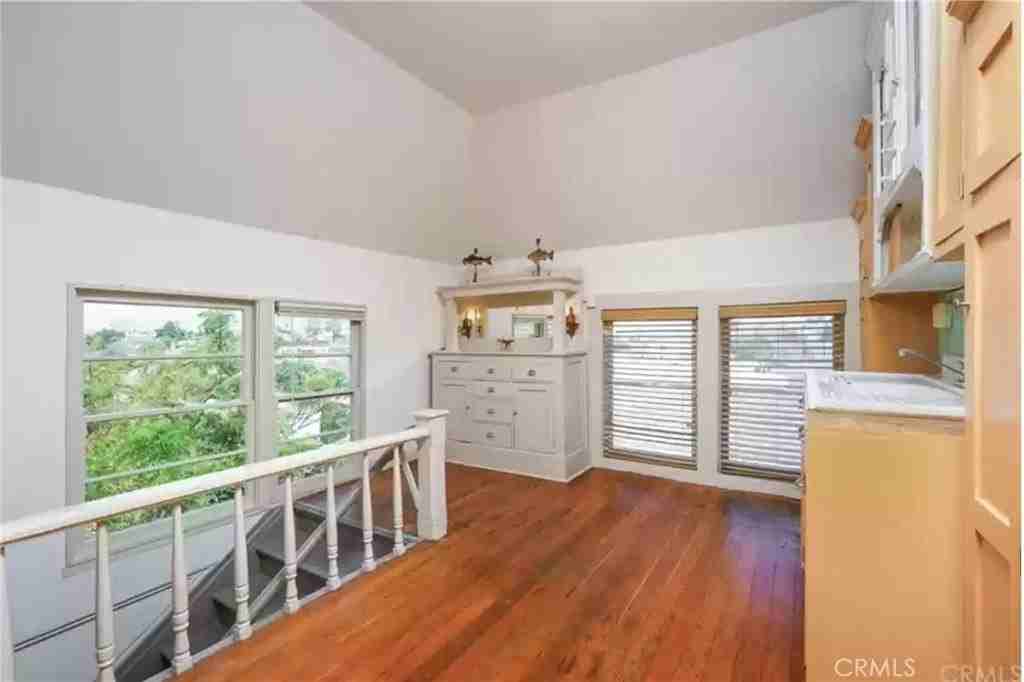 384 W 15th St - Photo 3 of 28