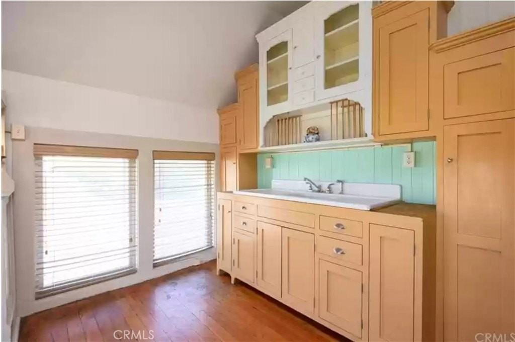 384 W 15th St - Photo 4 of 28