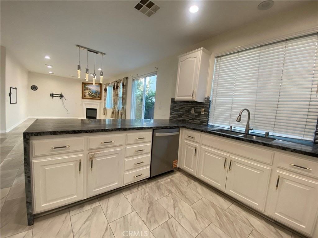 19303 Cohasset St - Photo 7 of 30