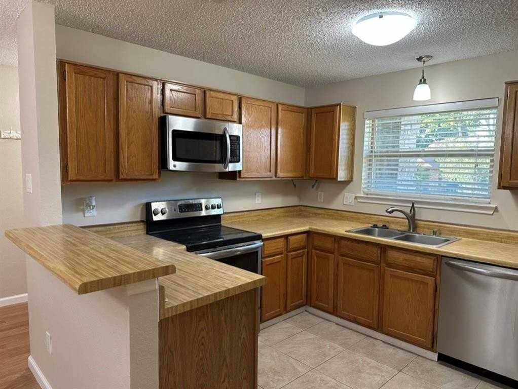 2329 Oakmont Dr - Photo 4 of 12