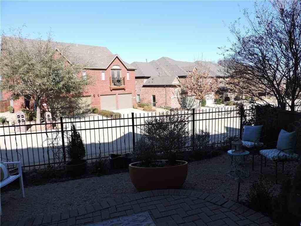 420 Gershwin Way - Photo 5 of 35