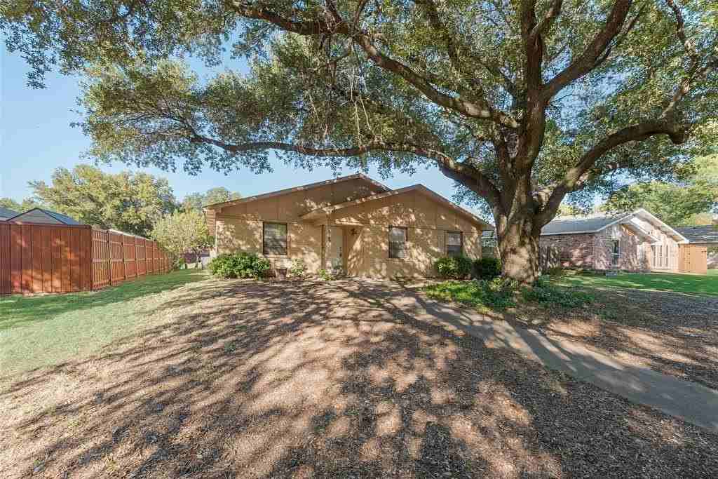 1429 Whitehall Dr - Photo 3 of 23