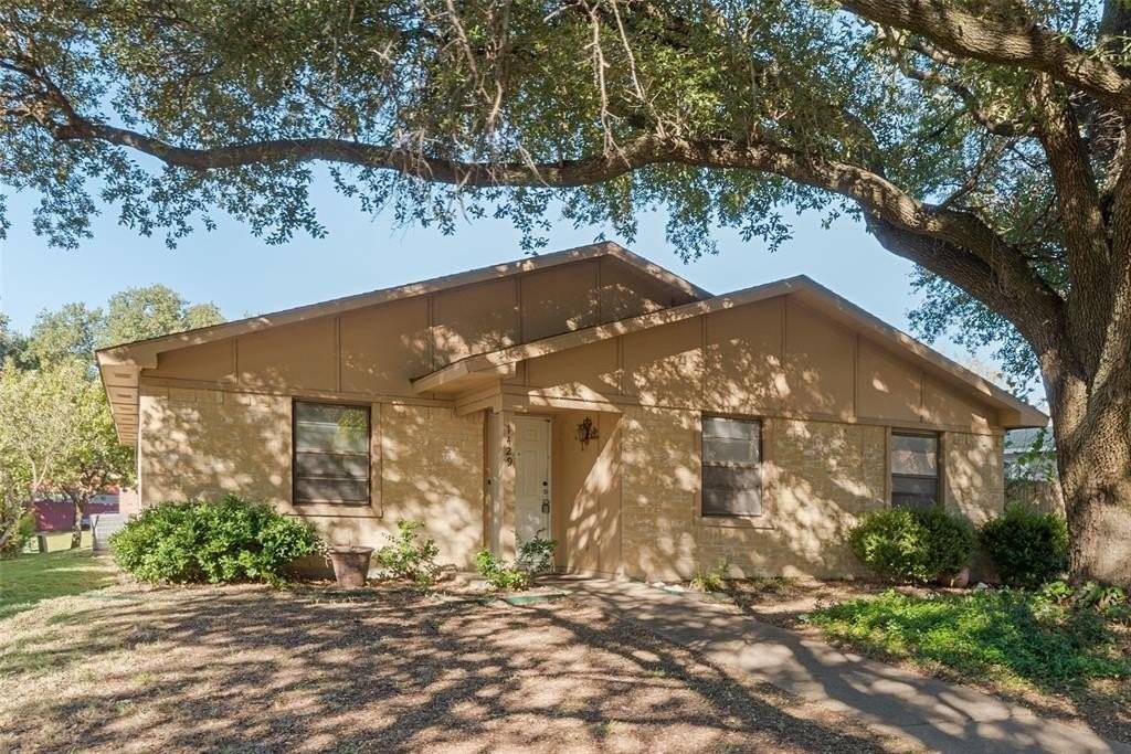 1429 Whitehall Dr - Photo 4 of 23