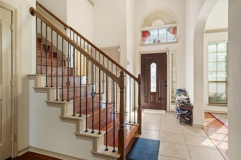 1620 Secretariat Ln - Photo 4 of 31