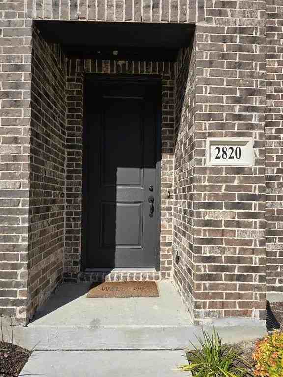 2820 Maidenhair Ln - Photo 2 of 23