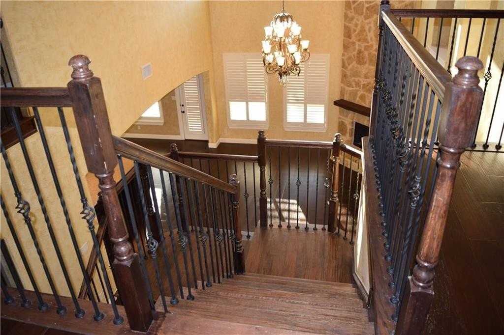 115 Oakwood Lane - Photo 4 of 22